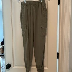 Blanc Noir Olive Green Cargo Joggers. Yoga, walk, golf, hike, exercise. Size XS